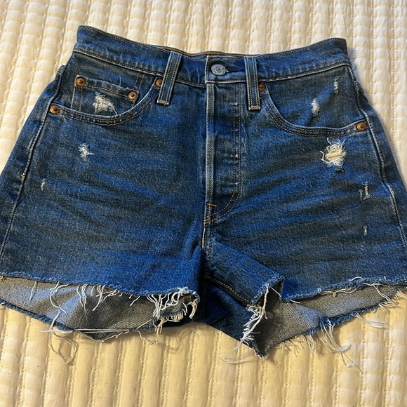 Levi’s shorts - Picture 2 of 2